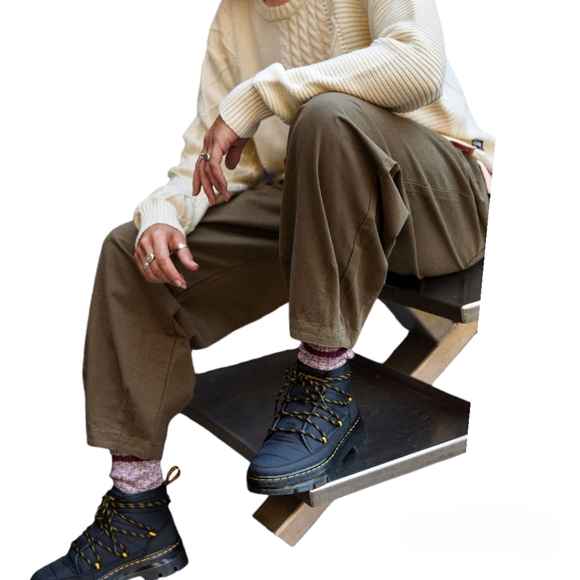 Dr Martens - Combs Women Padded Casual Boots - Picture 5 of 7